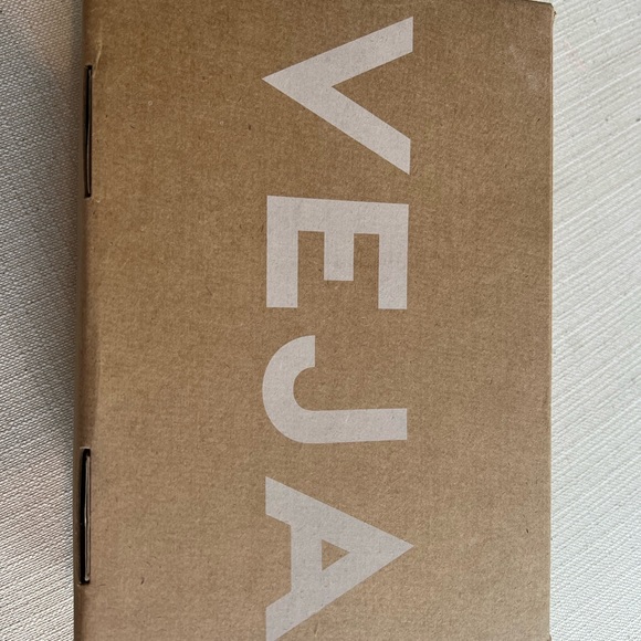 New in Box VEJA V-12 - Picture 5 of 6